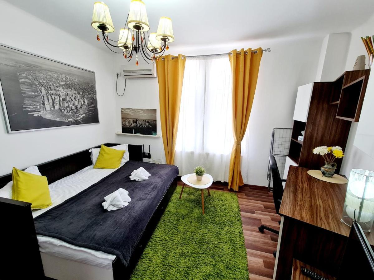 Central Old City Center Studio Universitate Coltea - Cav9 Apartment *